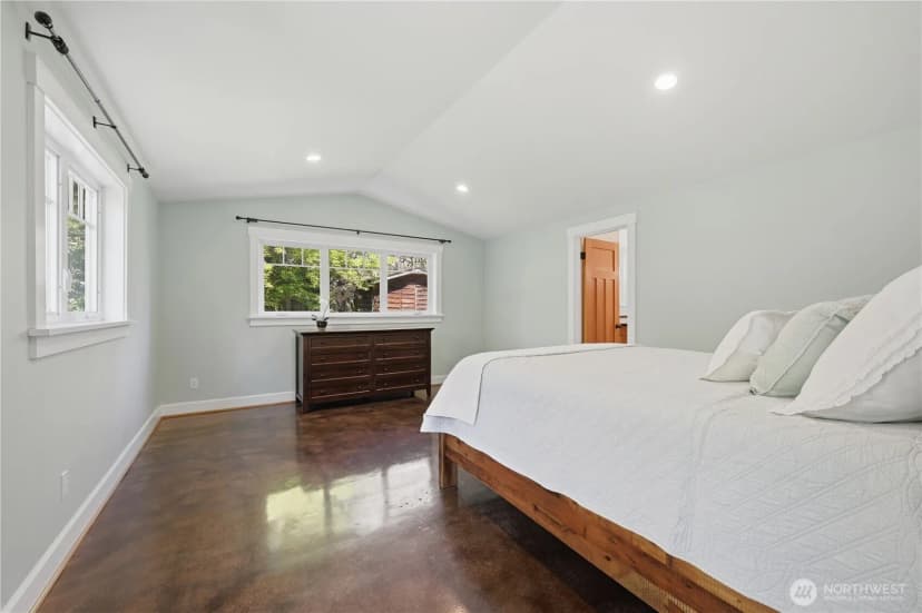 Property photo for 10630 Ne 18th Street, Bellevue photo 19