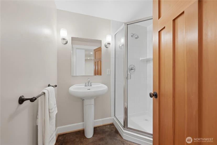 Property photo for 10630 Ne 18th Street, Bellevue photo 14