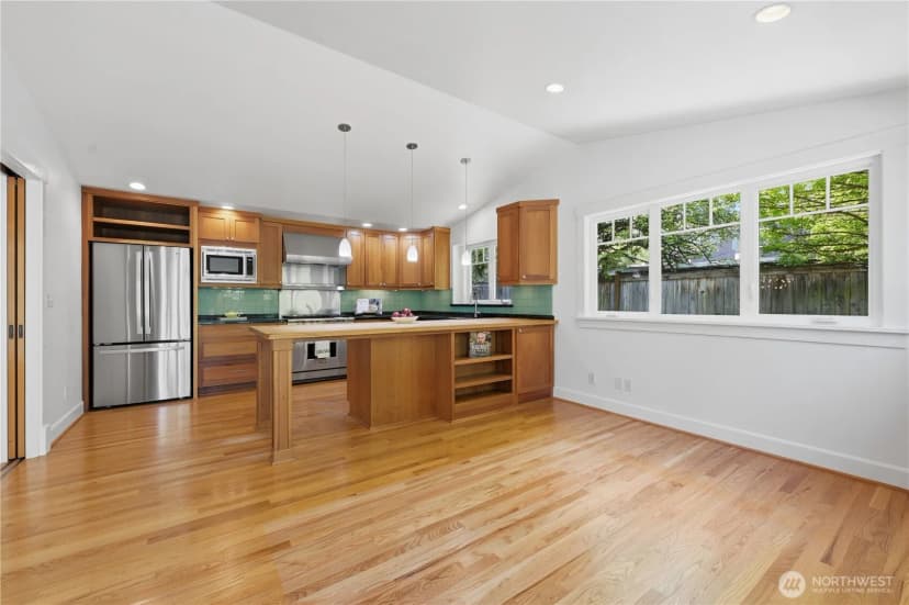 Property photo for 10630 Ne 18th Street, Bellevue photo 9