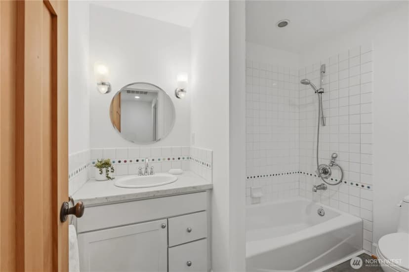 Property photo for 10630 Ne 18th Street, Bellevue photo 16