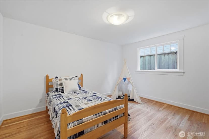 Property photo for 10630 Ne 18th Street, Bellevue photo 15