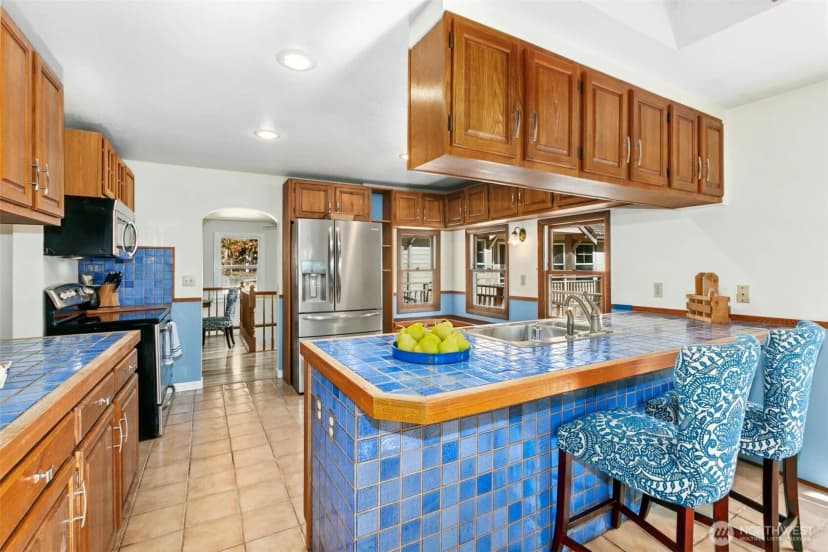 Property photo for 18901 61 Avenue Ne, Kenmore photo 8