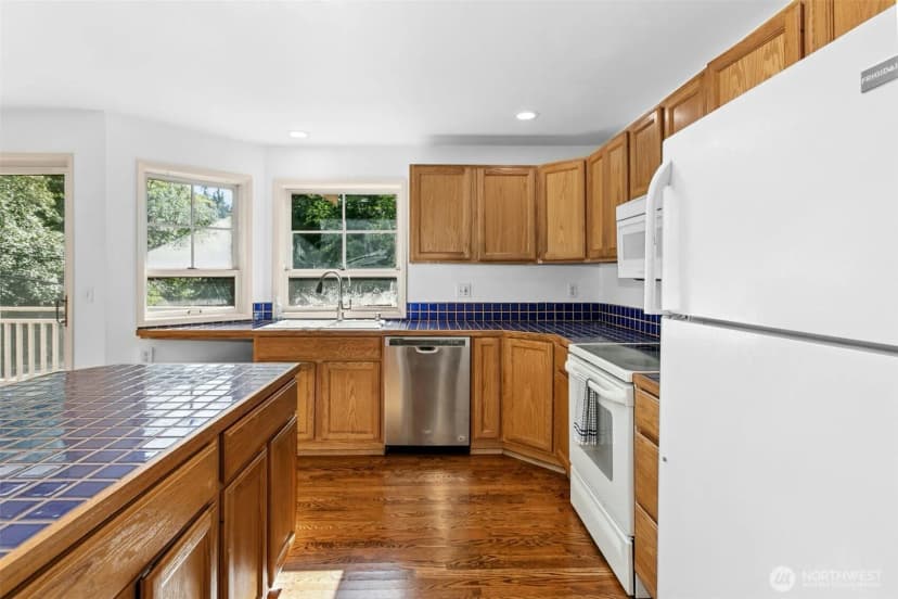 Property photo for 18901 61 Avenue Ne, Kenmore photo 20