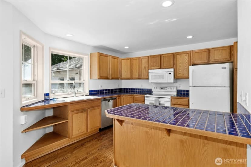 Property photo for 18901 61 Avenue Ne, Kenmore photo 21