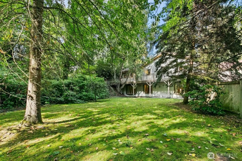 Property photo for 18901 61 Avenue Ne, Kenmore photo 18