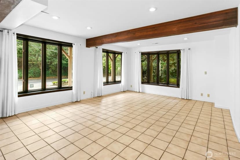 Property photo for 18901 61 Avenue Ne, Kenmore photo 12