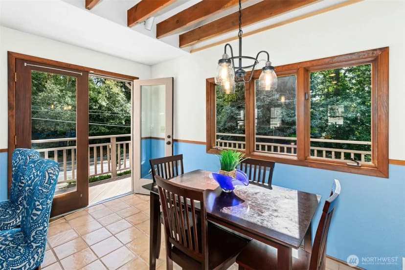 Property photo for 18901 61 Avenue Ne, Kenmore photo 9