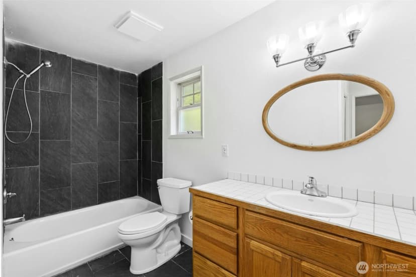 Property photo for 18901 61 Avenue Ne, Kenmore photo 23
