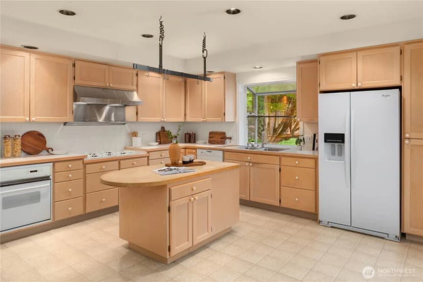 Property photo for 9633 Ne 28th Street, Clyde Hill photo 5