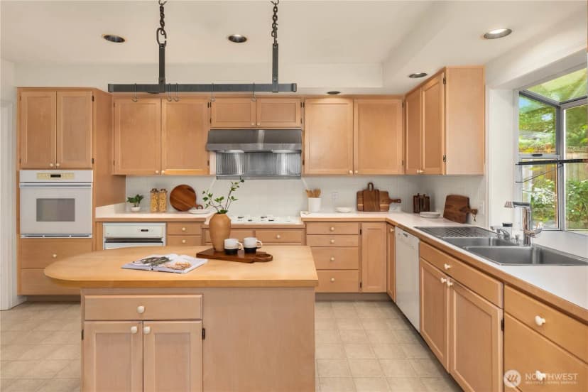 Property photo for 9633 Ne 28th Street, Clyde Hill photo 6