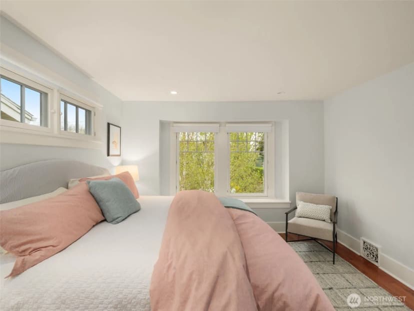 Property photo for 1909 4th Avenue N, Seattle photo 17