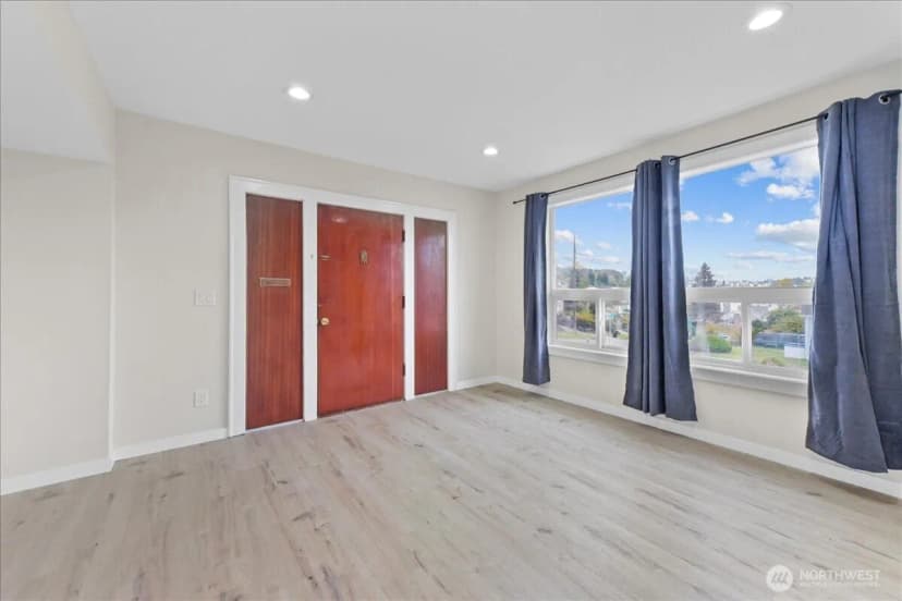 Property photo for 2202 20th Avenue S, Seattle photo 5