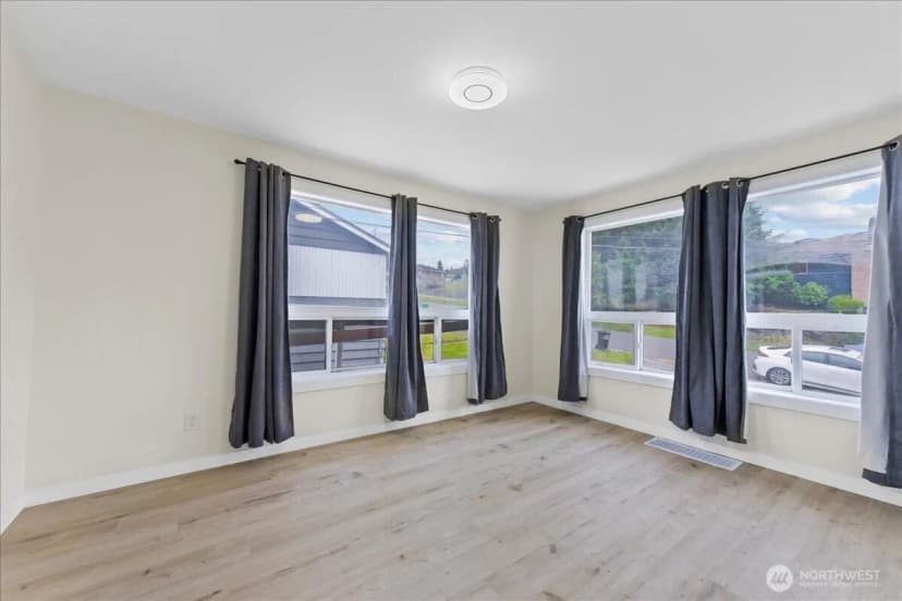 Property photo for 2202 20th Avenue S, Seattle photo 13
