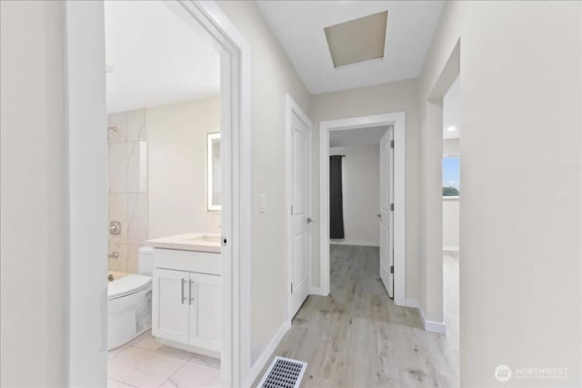 Property photo for 2202 20th Avenue S, Seattle photo 15