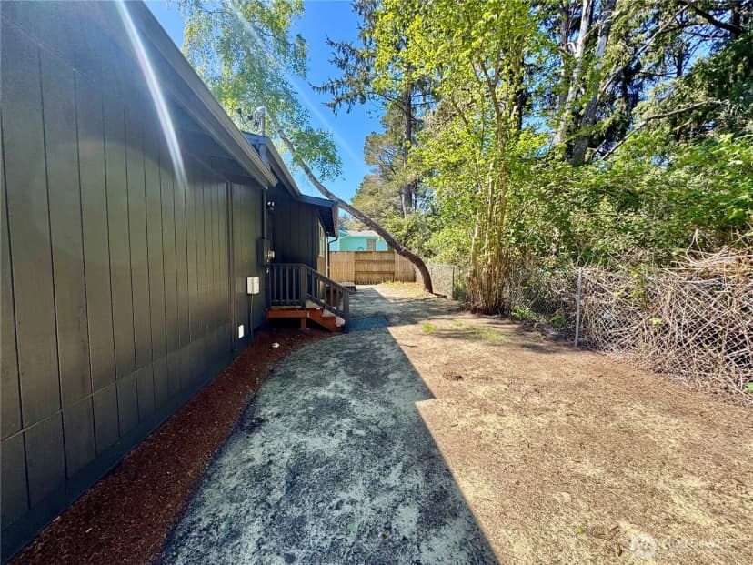 Property photo for 1405 184th Place, Long Beach photo 18