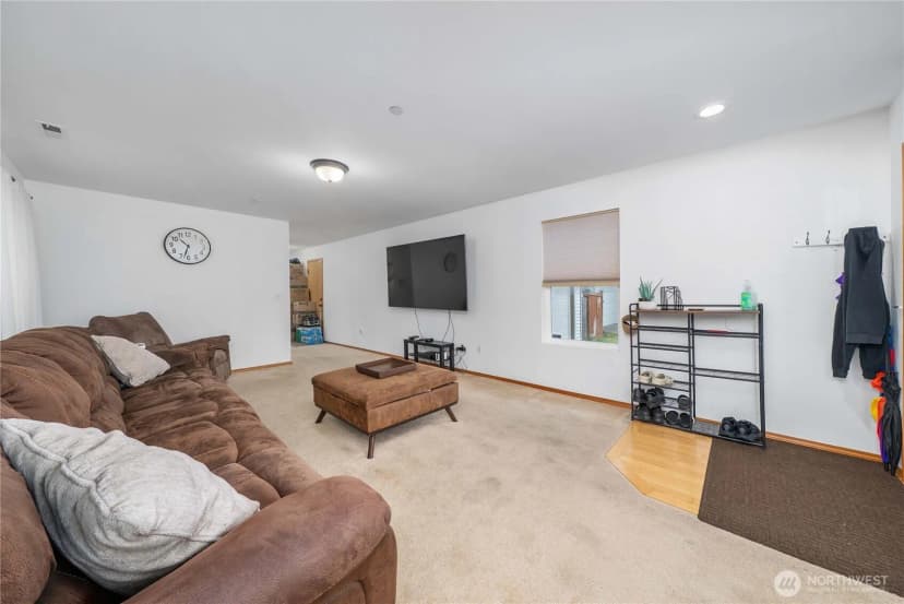 Property photo for 1926 Homan Avenue, Dupont photo 4