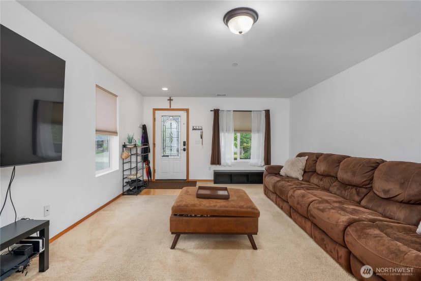 Property photo for 1926 Homan Avenue, Dupont photo 6