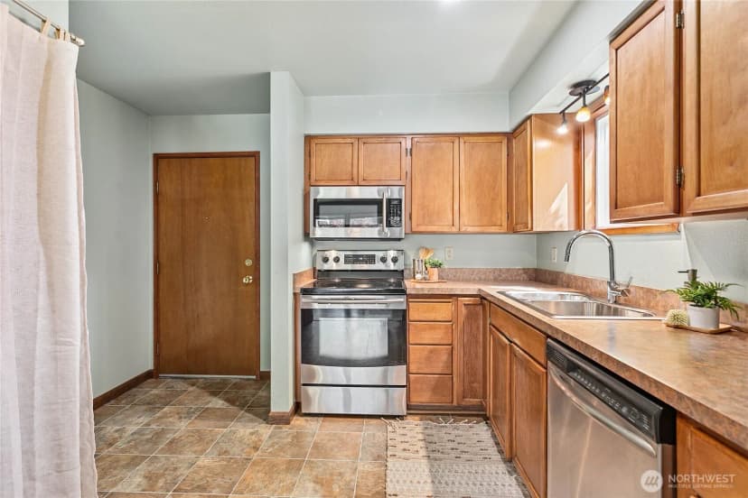 Property photo for 2716 Elm Street, Bellingham photo 12