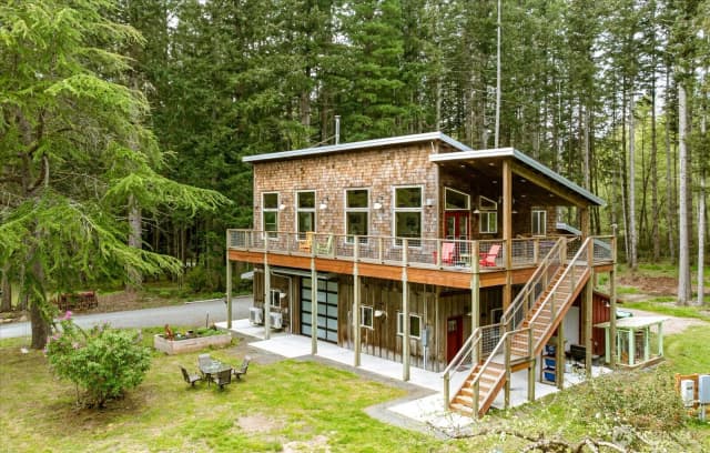 Property photo for 5287 Maxwelton Road, Langley photo 2