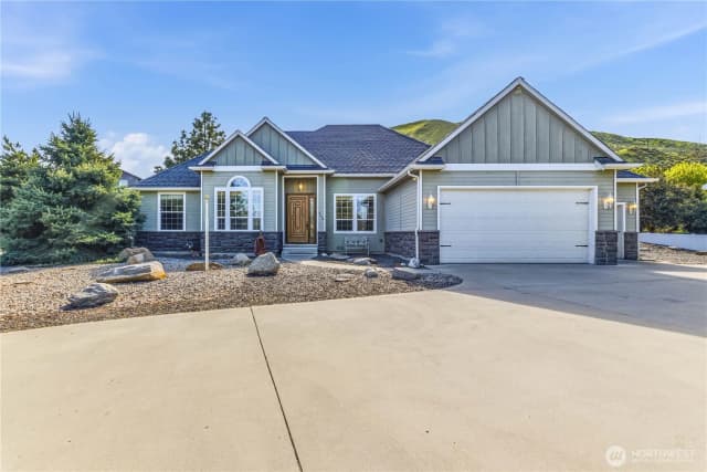 Property photo for 308 Kray Ike Court, Wenatchee photo 2