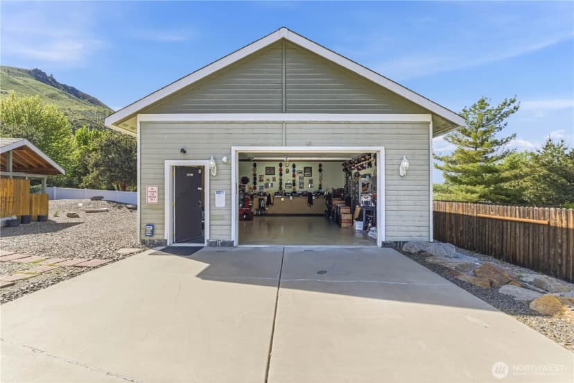 Property photo for 308 Kray Ike Court, Wenatchee photo 5