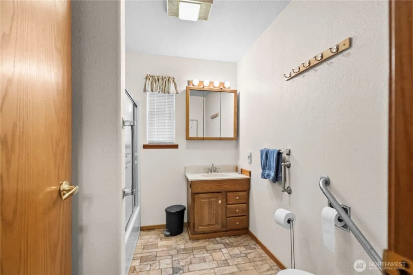Property photo for 103 W Little Island Road, Cathlamet photo 10