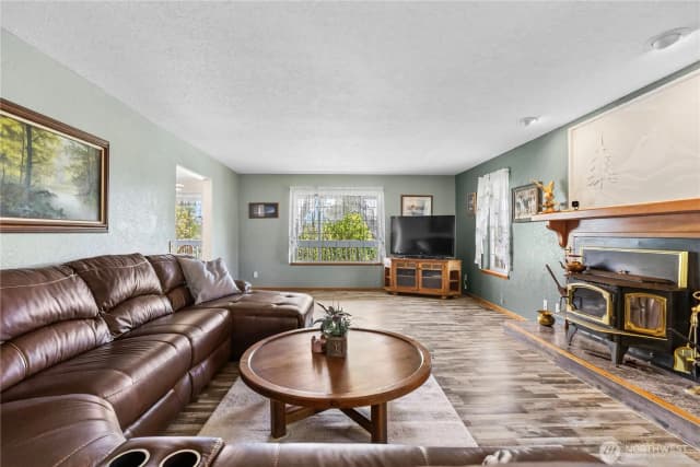 Property photo for 103 W Little Island Road, Cathlamet photo 3