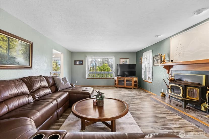 Property photo for 103 W Little Island Road, Cathlamet photo 3
