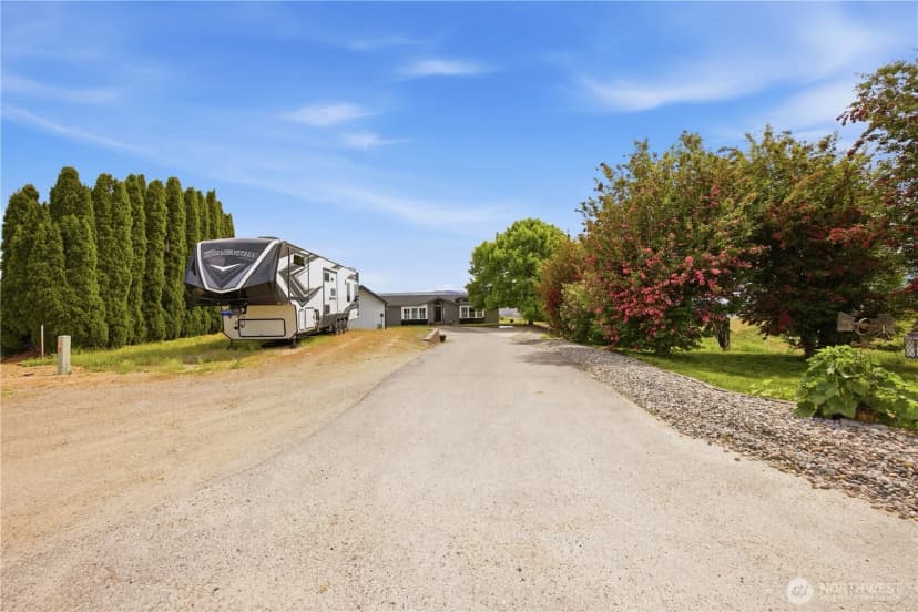 Property photo for 66 Lakeview Way, Brewster photo 30