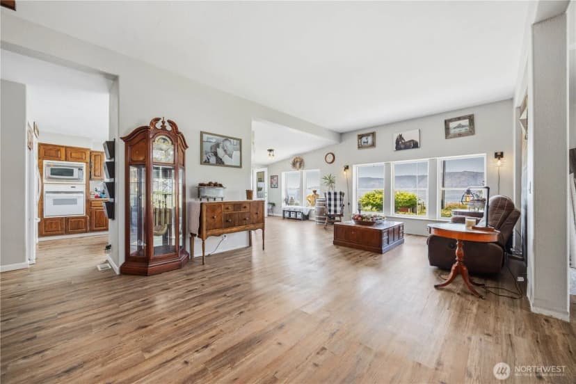Property photo for 66 Lakeview Way, Brewster photo 28