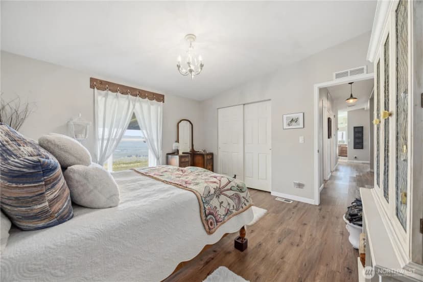 Property photo for 66 Lakeview Way, Brewster photo 21
