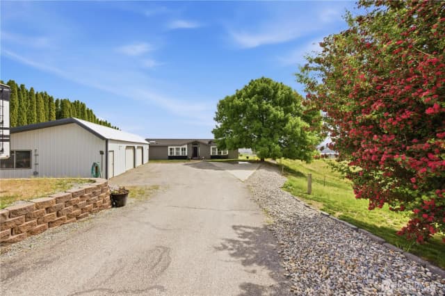 Property photo for 66 Lakeview Way, Brewster