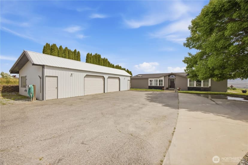 Property photo for 66 Lakeview Way, Brewster photo 2