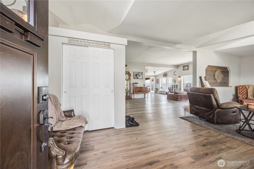 Property photo for 66 Lakeview Way, Brewster photo 3
