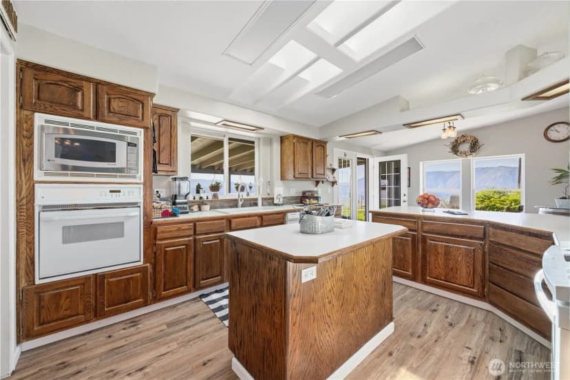 Property photo for 66 Lakeview Way, Brewster photo 11