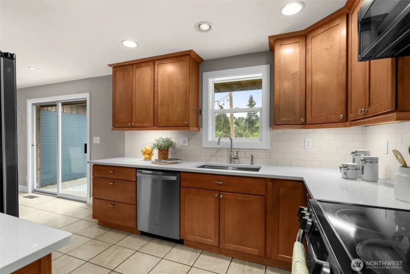 Property photo for 625 Sw 127th Street, Seattle photo 12