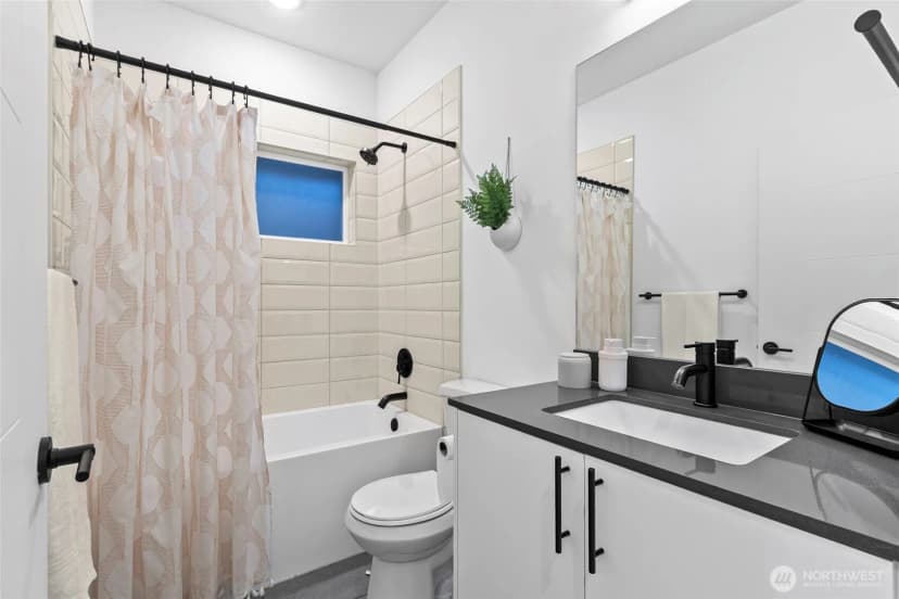 Property photo for 2612 E Yesler Way, Seattle photo 14