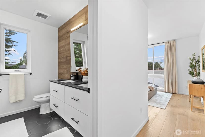 Property photo for 2612 E Yesler Way, Seattle photo 22