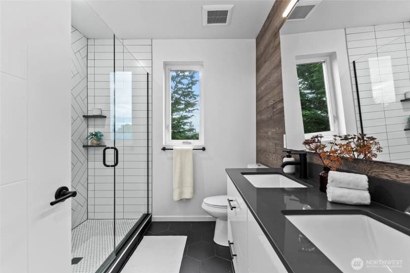 Property photo for 2612 E Yesler Way, Seattle photo 23