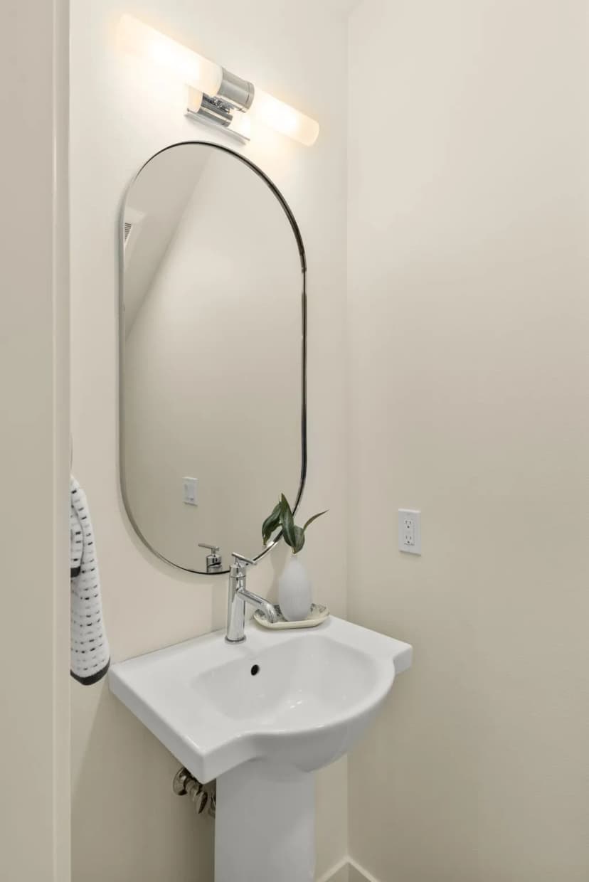 Property photo for 8323 B 12th Avenue Nw, Seattle photo 14
