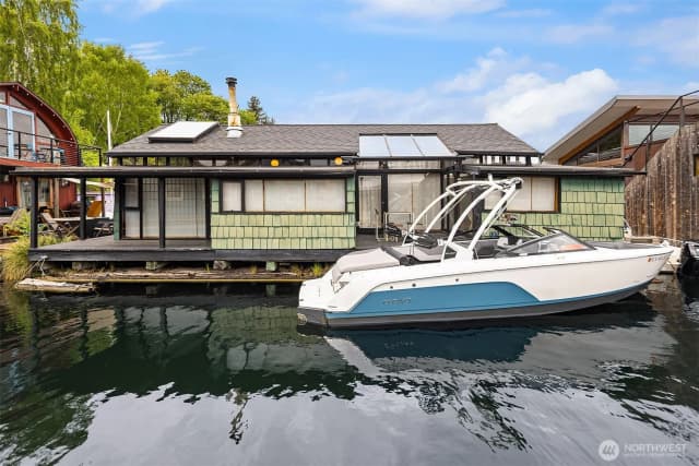 Property photo for 3130 Portage Bay Place E #c, Seattle photo 2