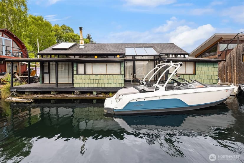 Property photo for 3130 Portage Bay Place E #c, Seattle photo 2