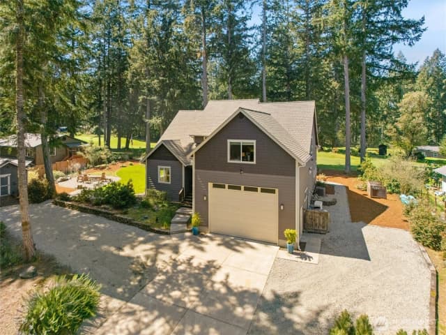 Property photo for 10804 Pioneer Drive, Anderson Island photo 2