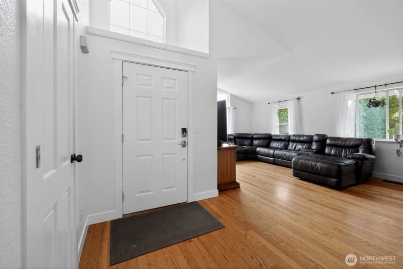 Property photo for 1314 Starlite Court E, Lacey photo 4