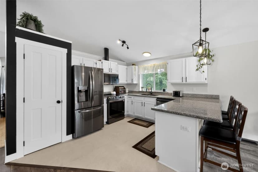Property photo for 1314 Starlite Court E, Lacey photo 9