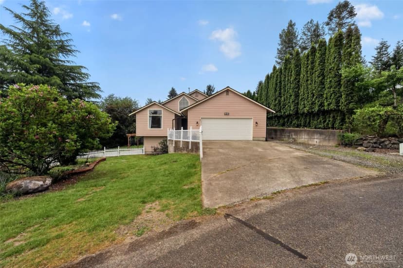 Property photo for 1314 Starlite Court E, Lacey photo 2