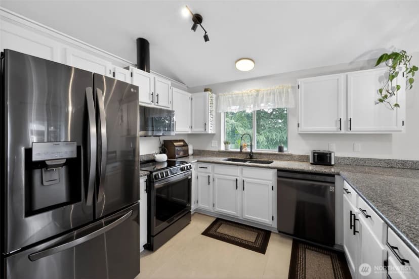 Property photo for 1314 Starlite Court E, Lacey photo 12