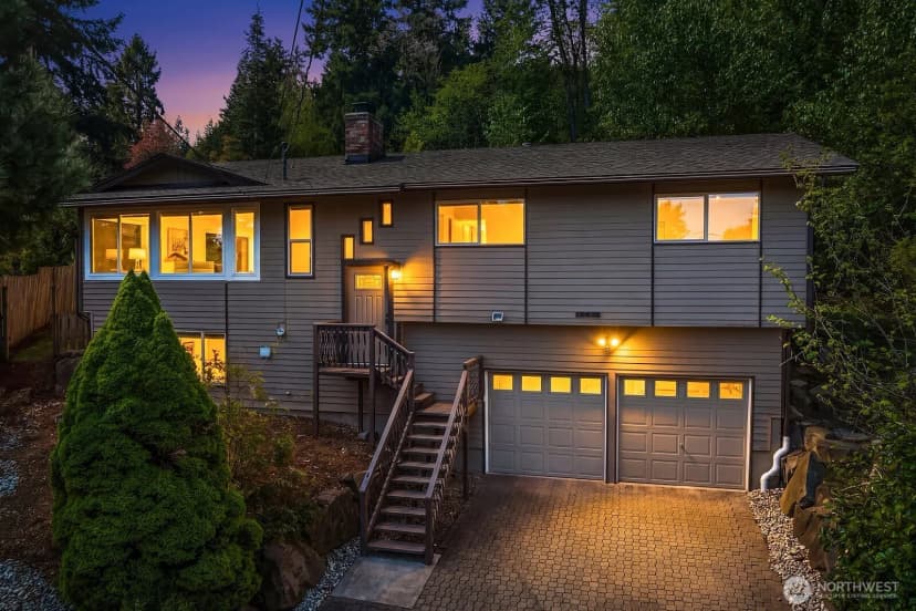 Property photo for 12516 Se 4th Place, Bellevue photo 2