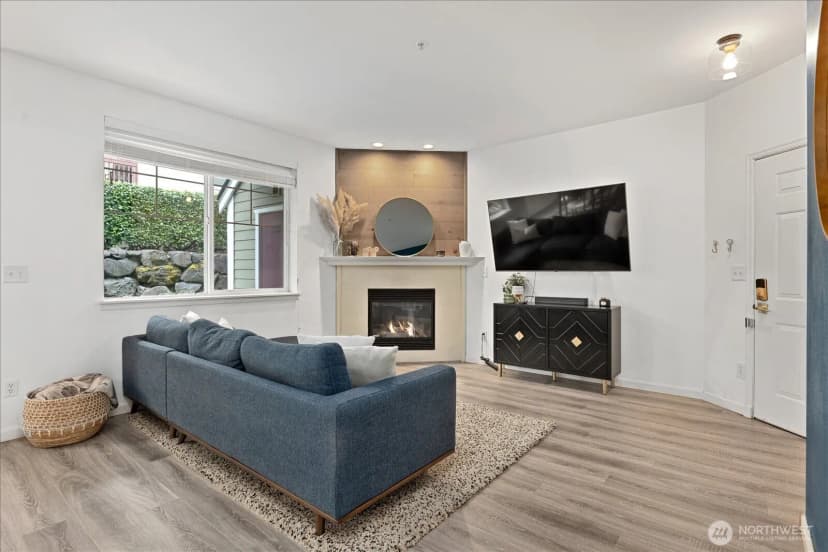 Property photo for 13000 Admiralty Way #d103, Everett photo 9