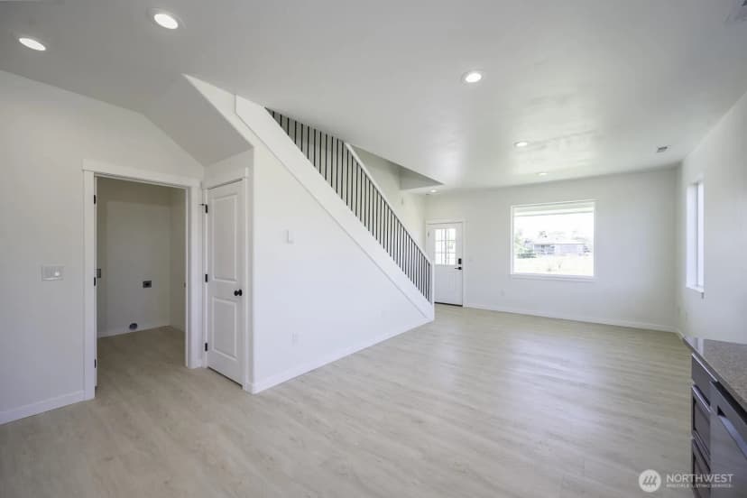 Property photo for 624 Aster Street S, Soap Lake photo 9